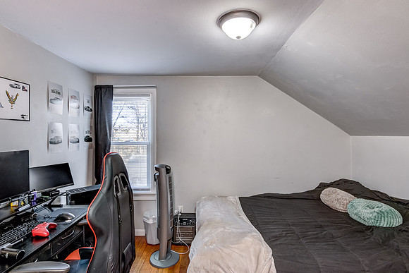 11 - Upper Level Bedroom - 3-1