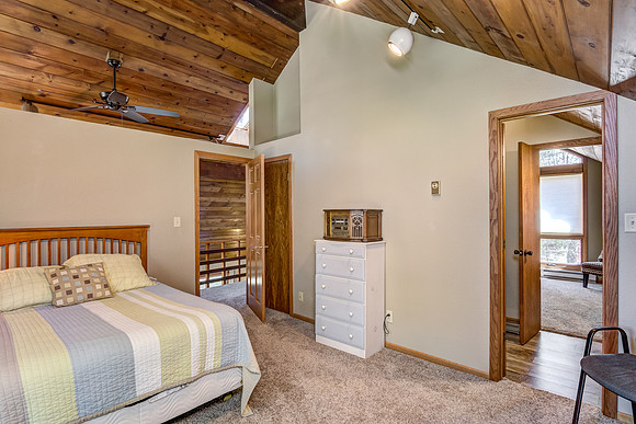 x - 11 - Upper Level Bedroom - 2-2