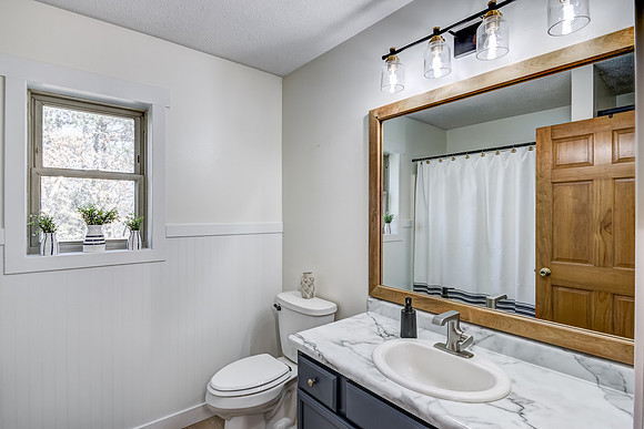 07 - Primary Bathroom-1