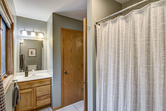 12b - Bathroom-3