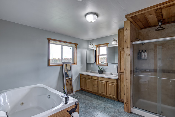 07 - Primary Bathroom-1