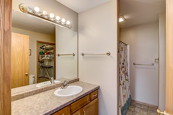 07 - Primary Bathroom-1