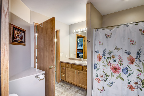 07 - Primary Bathroom-2