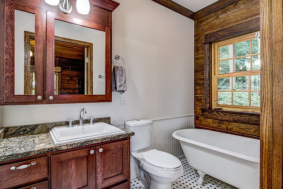 07 - Primary Bathroom-1