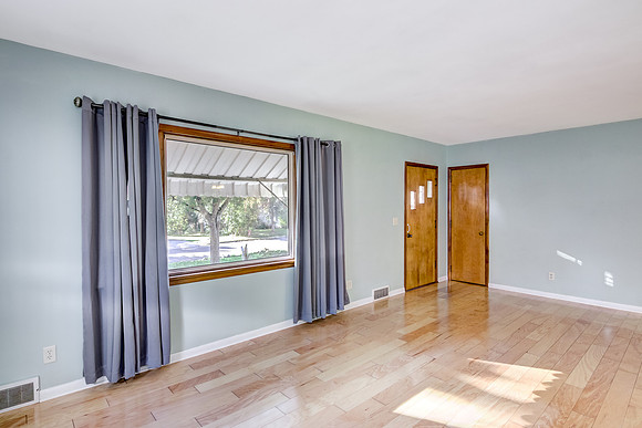 02 - Living Room-4