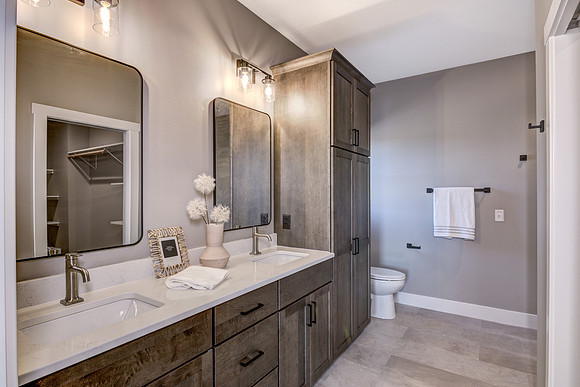 07 - Primary Bathroom-1