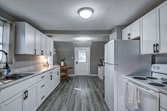 03 - Kitchen-6