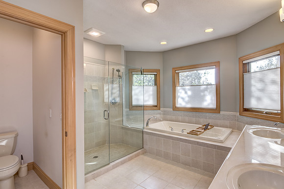 07 - Primary Bathroom-1