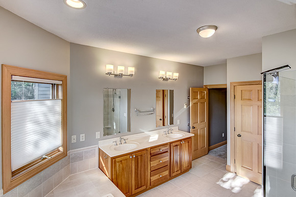 07 - Primary Bathroom-5