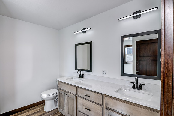 07 - Primary Bathroom-1
