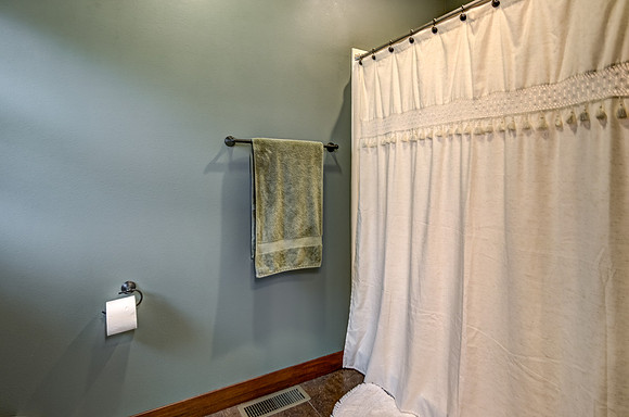 07 - Primary Bathroom-3