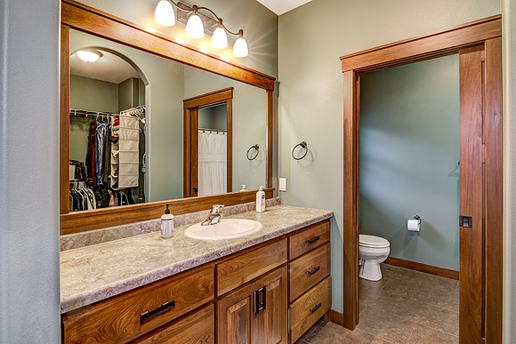 07 - Primary Bathroom-1