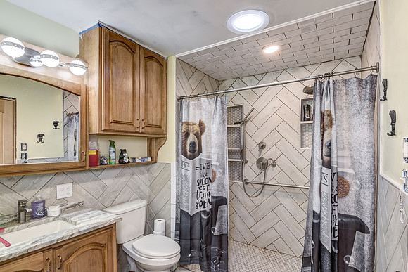 07 - Primary Bathroom-2