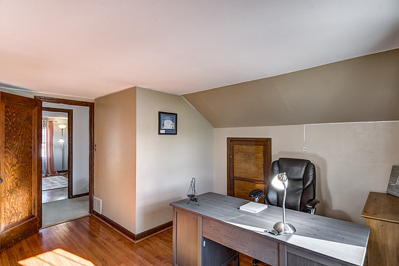 11 - Upper Level Bedroom - 2-3