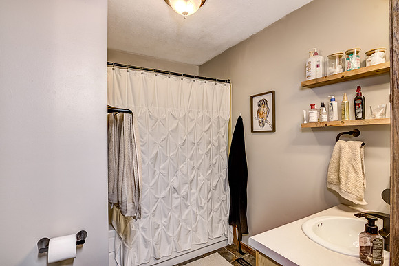 07 - Primary Bathroom-1
