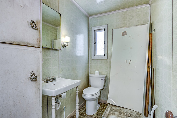 12b - Bathroom-1