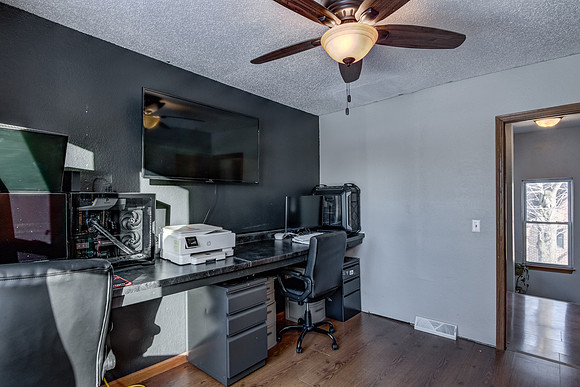 11 - Upper Level Bedroom - 3-2