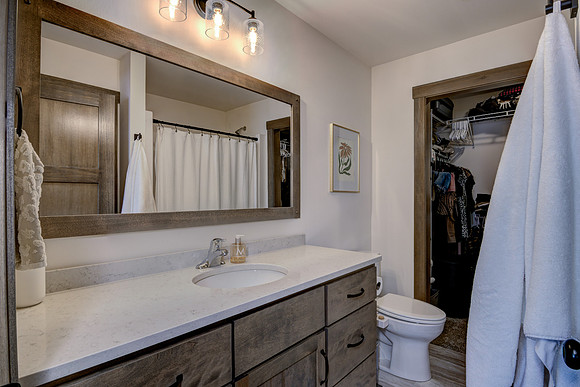 07 - Primary Bathroom-1