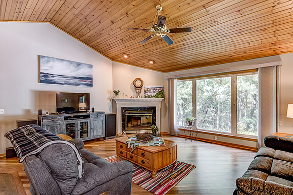 02 - Living Room-4-Edit
