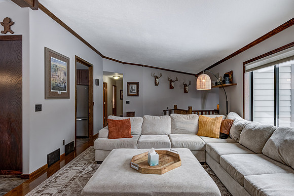 02 - Living Room-6b