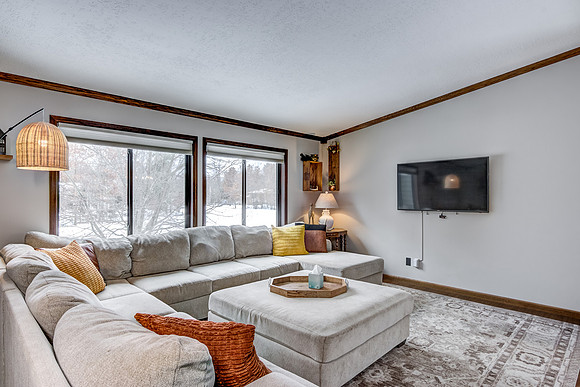 02 - Living Room-2b