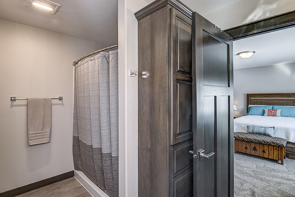 07 - Primary Bathroom-2-7