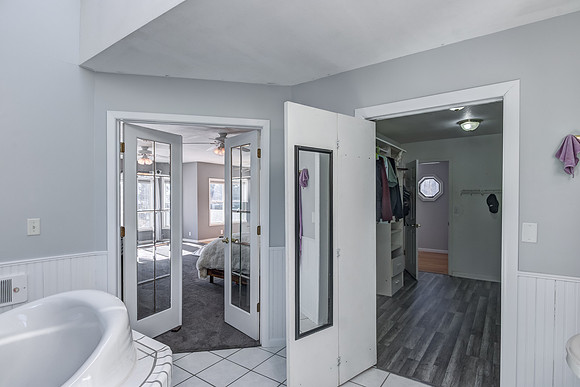 07 - Primary Bathroom-3
