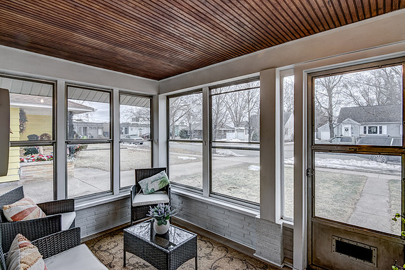 09 - Seasonal Porch-1