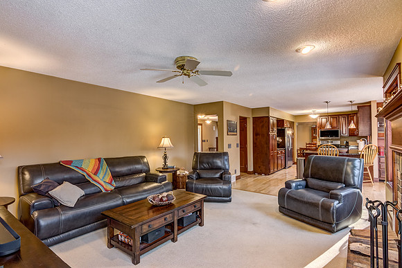 05 - Family Room-3