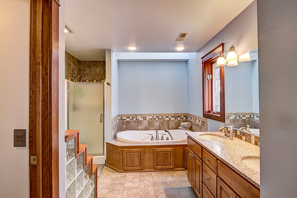 07 - Primary Bathroom-1