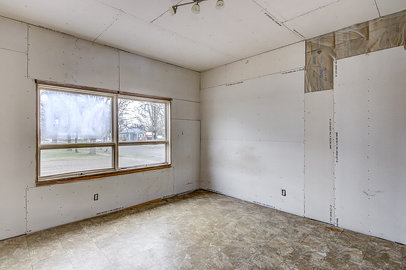 10 - Main Level Bedroom - 1-1