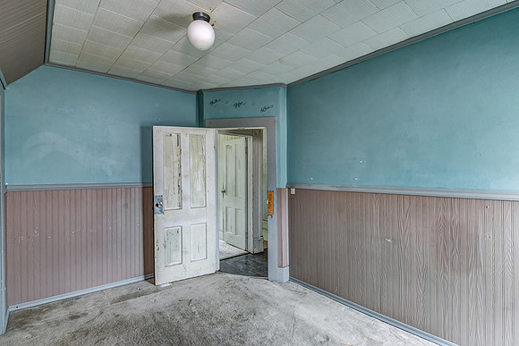 11 - Upper Level Bedroom - 2-2