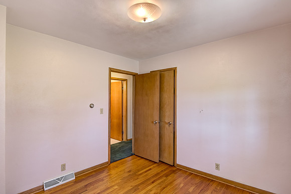 10 - Main Level Bedroom - 3-2