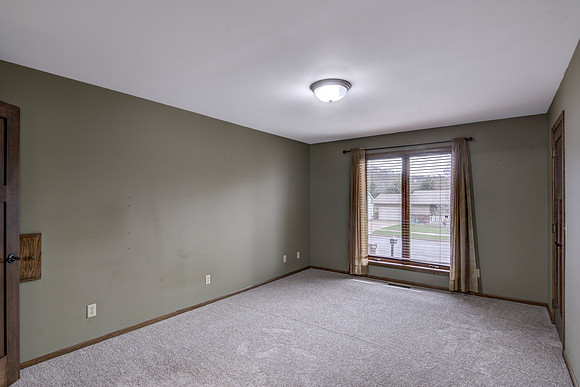 06 - Primary Bedroom-1