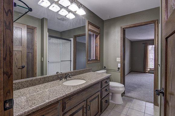 07 - Primary Bathroom-1