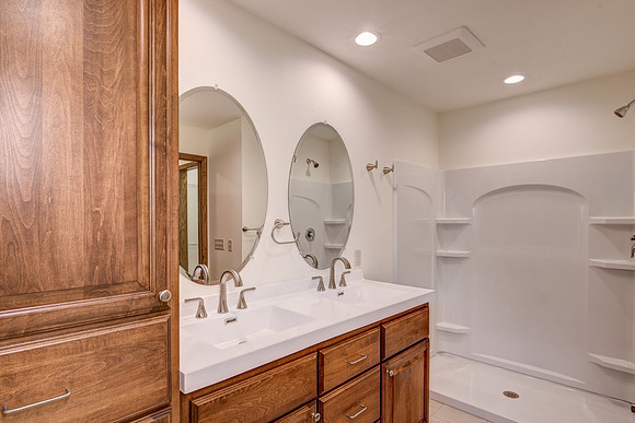 07 - Primary Bathroom-1