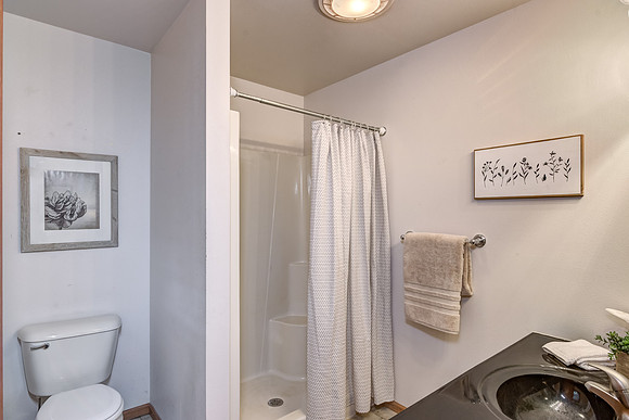 07 - Primary Bathroom-1