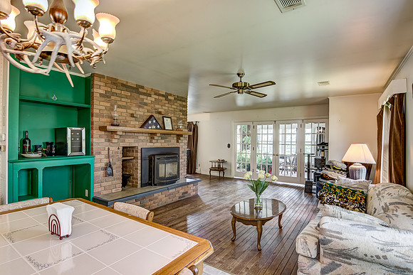05 - Family Room-3