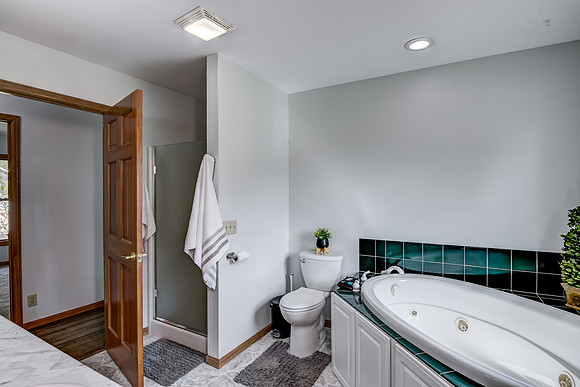 07 - Primary Bathroom-2