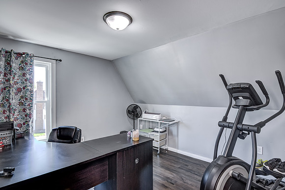 11 - Upper Level Bedroom - 3-1