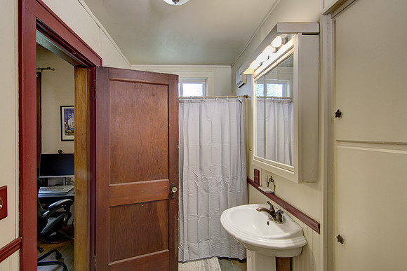 07 - Primary Bathroom-2