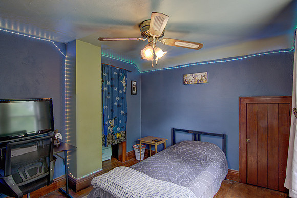 11 - Upper Level Bedroom - 2-1