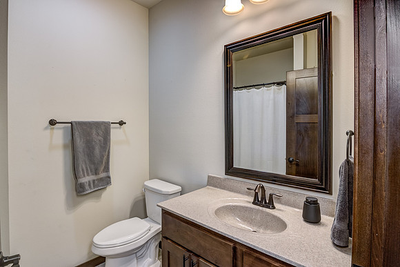 07 - Primary Bathroom-1