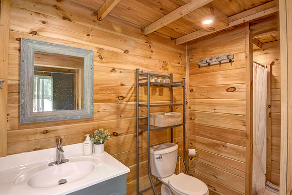 18 - Outbuilding-07