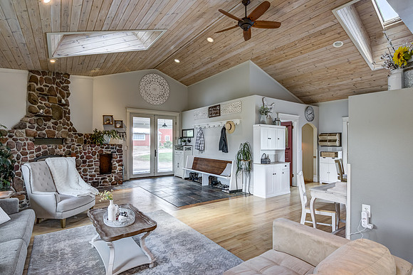 05 - Family Room-2