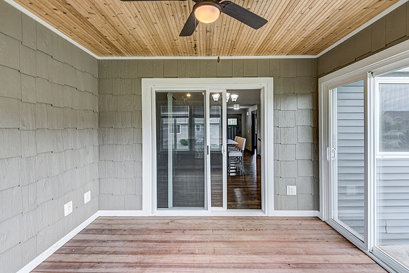 09 - Seasonal Porch-2