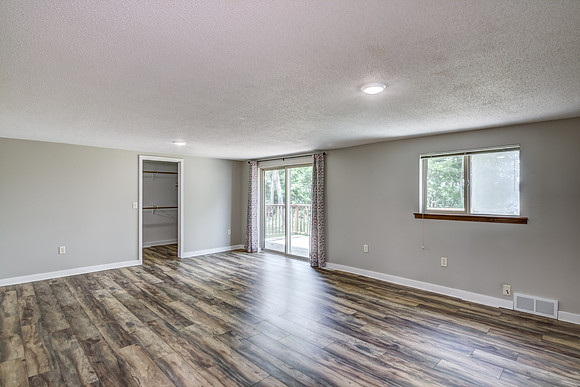 10 - Main Level Bedroom - 1-1