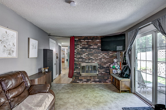 05 - Family Room-2