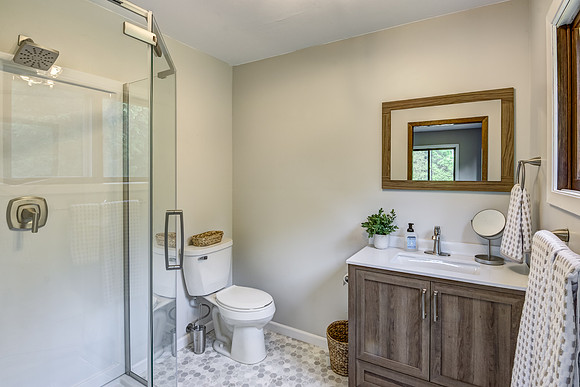 07 - Primary Bathroom-1