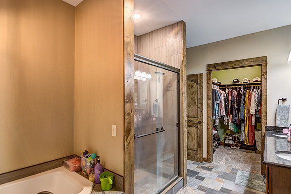 07 - Primary Bathroom-3